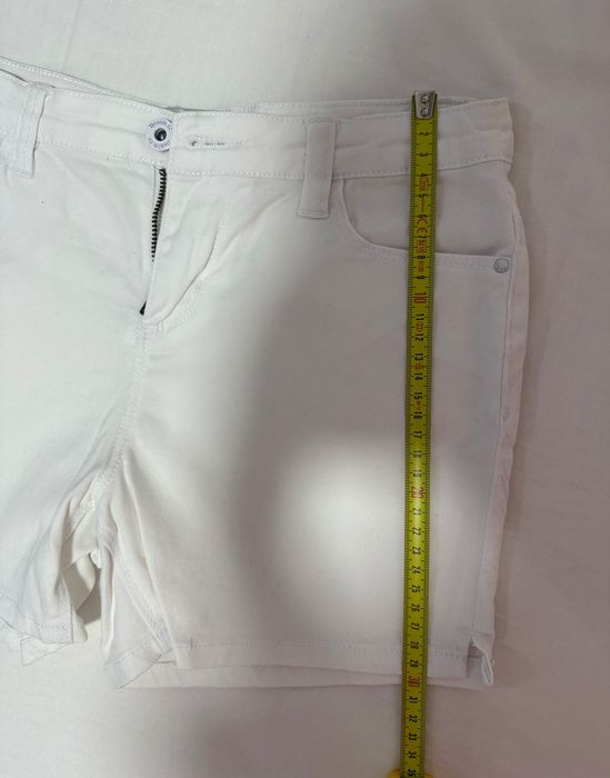 Pantaloni scurți albi