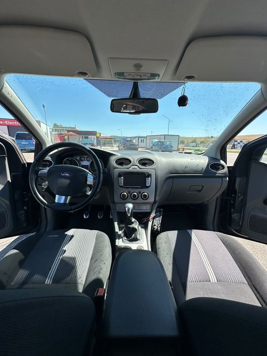 Ford Focus--(gri)