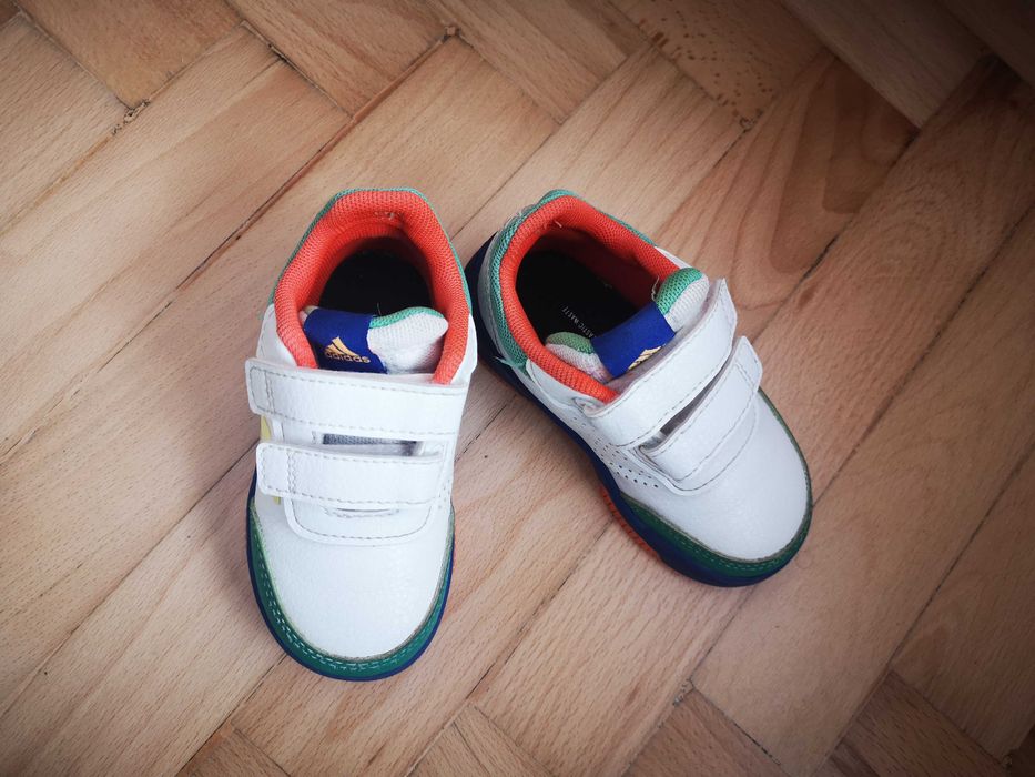 Два чифта Адидас н. 21