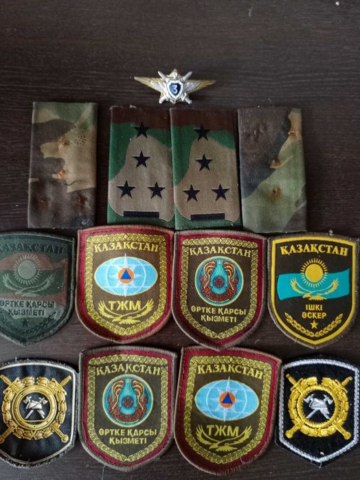 Фурнитура к военной форме старого  образца.