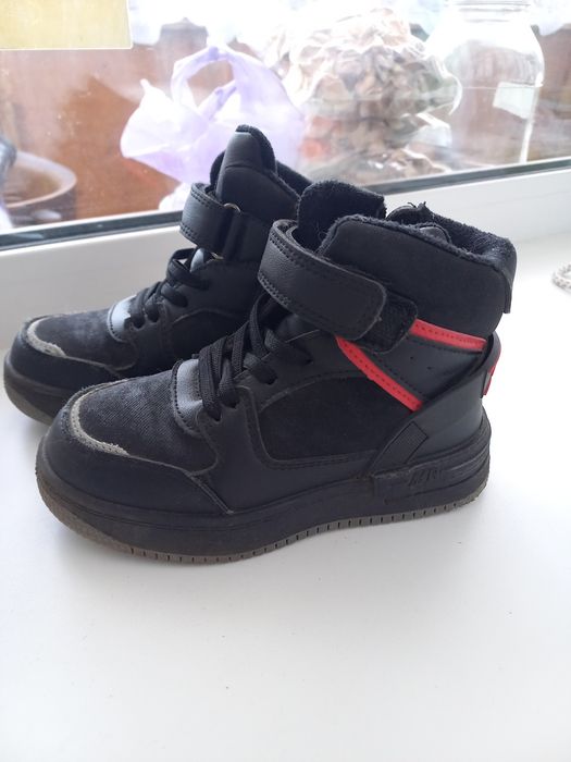 Отдам  ботинки осень на мальчика