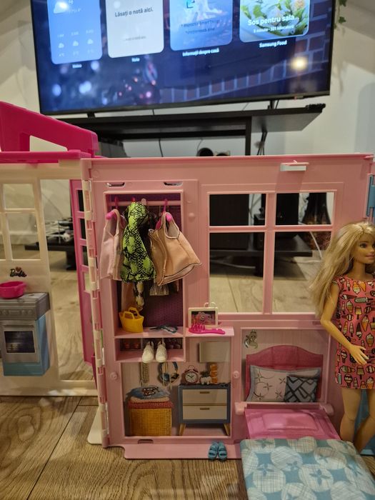 Set Casă Portabilă Barbie Mattel + Păpușă inclusă – Stare Excelentă