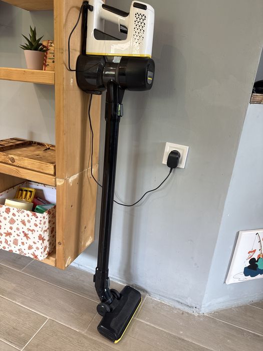 Вертикална безжична прахосмукачка Kärcher VC 4 Cordless myHome