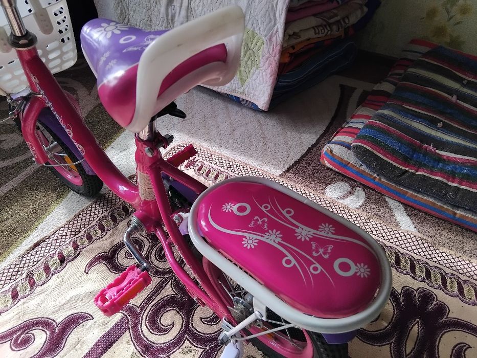 Продам велосипед на девочку от 2 до 6 лет