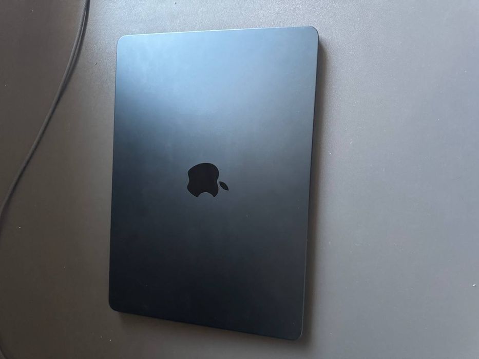 Продаю Macbook air13 M5 16/512  Midnight 2 цикла