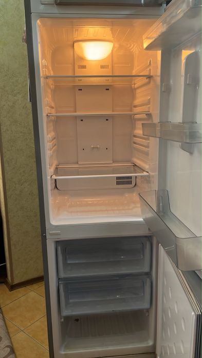 Холодильник SAMSUNG