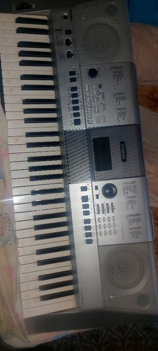 Синтиазатор ямаха  Почти профессиональный
