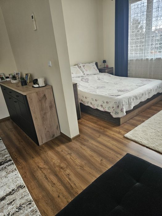 Продавам се 4-ри стаен ап.идеален център с паркове място без посредник