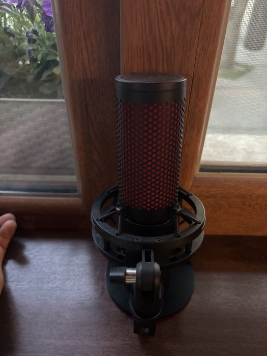 Vand microfon hyperx quadcast 2