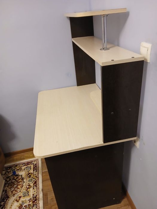 Компьютерный стол сатылады