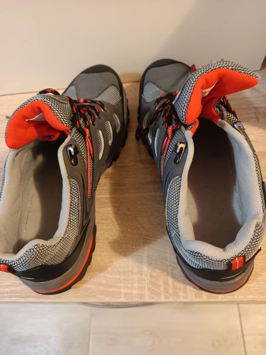 Дамски туристически обувки