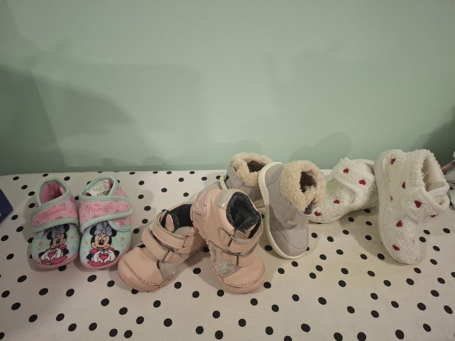 Бебешки зимни боти и пантофки