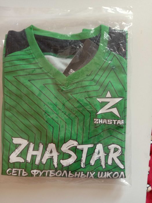 Летняя футбольная форма на 13-14 лет