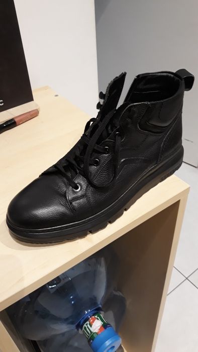 Vînd bocanci piele!