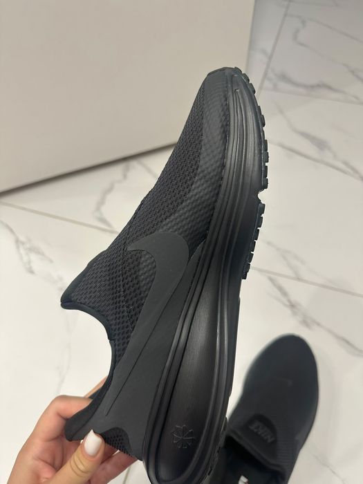 Nike Revolution 8 EasyOn