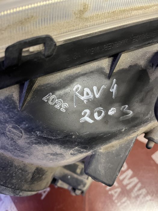 Ляв и десен фар Toyota Rav4 XA20 (2000-2005)
