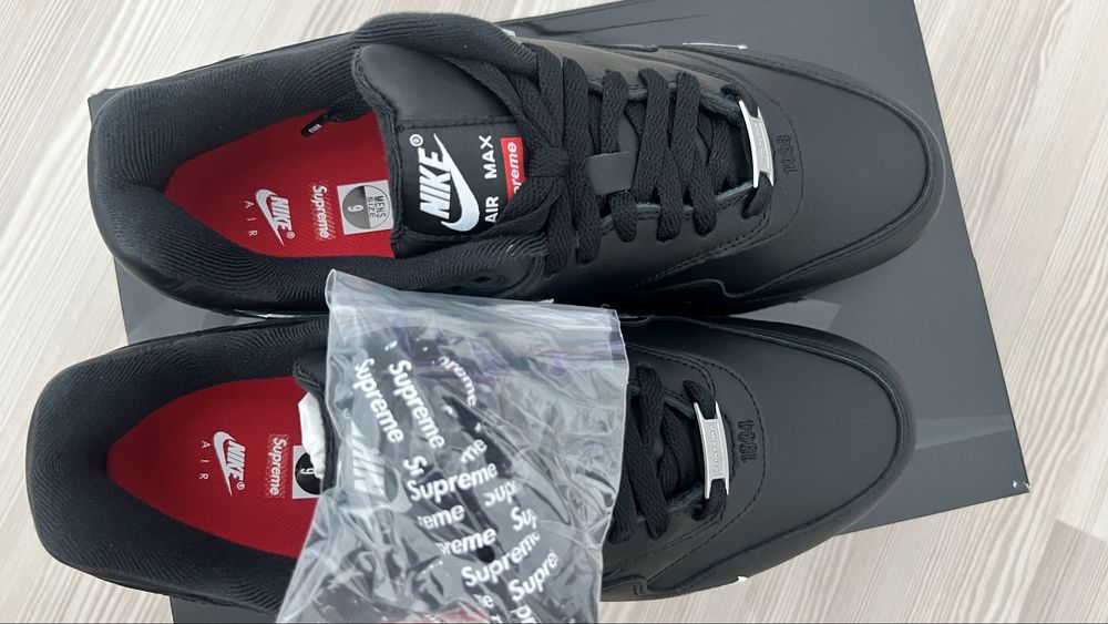 Nike Air Max 1 Supreme
