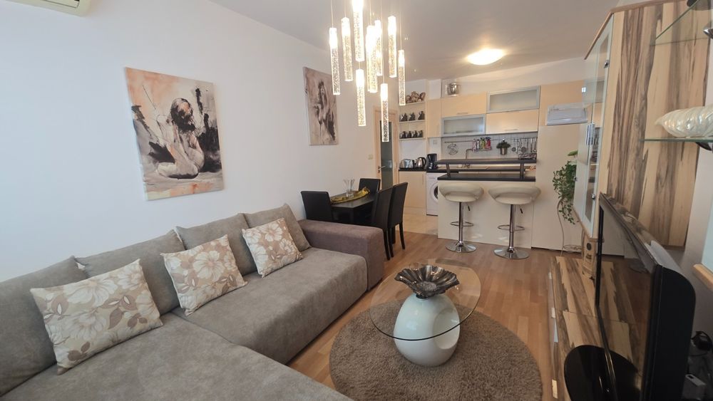 Продава се Двустаен апартамент в Варна, м-т Сотира - 50 кв.м за 4100 €/кв.м - Снимка #1