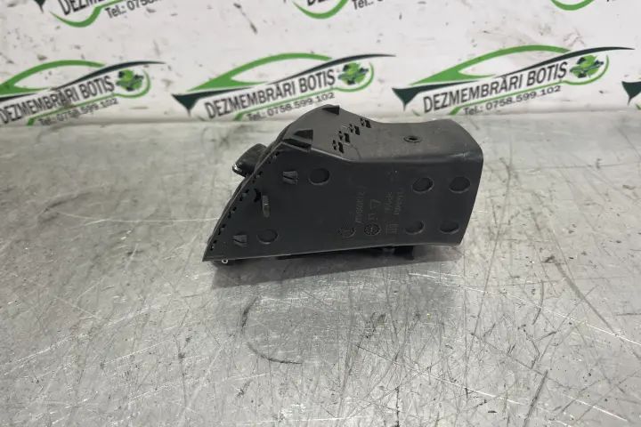 Grila ventilatie bord centru stanga 13144401 Opel Zafira 2007