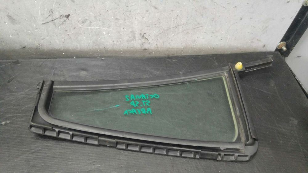 Geam fix lateral mic stanga