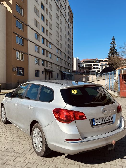 Vând Opel Astra J Sports Tourer