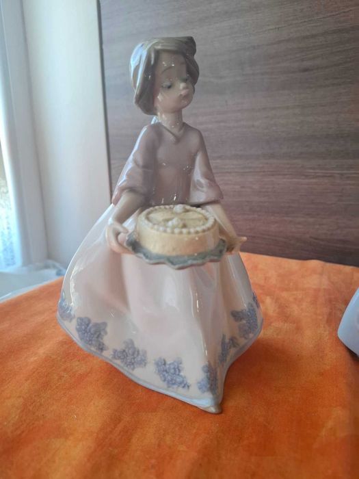 Красиви порцеланови фигури NAO by Lladro Spain