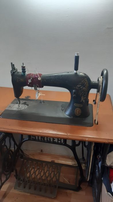 Продам швейную машинку Зингер