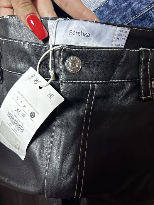Черен кожен панталон долнище Bershka с етикет с широки крачоли ХЛ