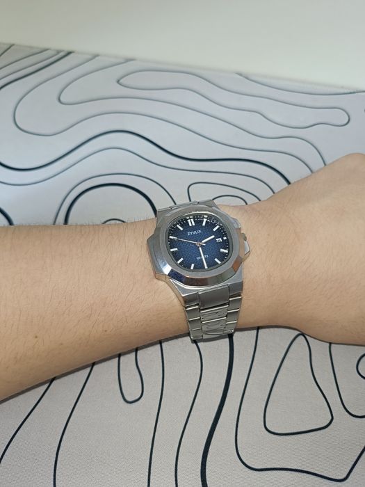часы наручные(дизайн Patek Philippe Nautilus)