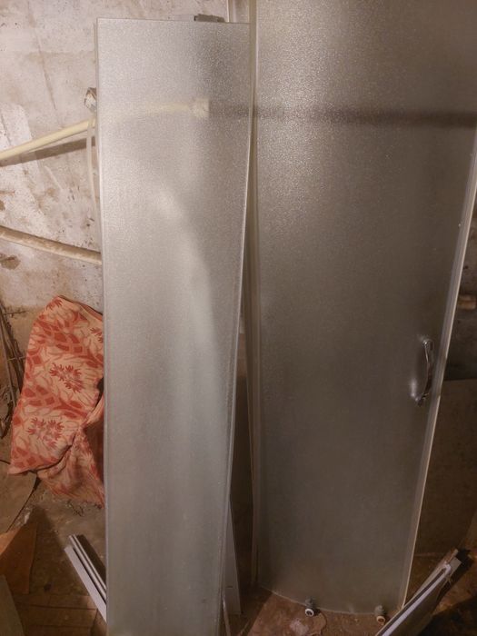 Продам двери на душевую кабинку