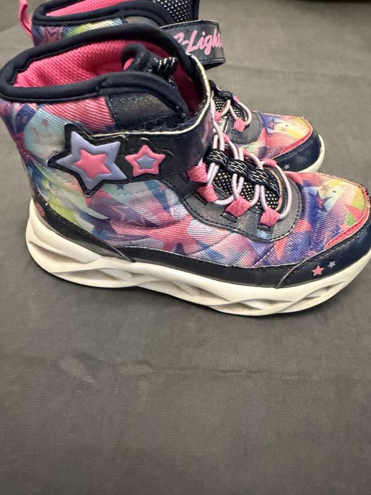 Ghete fete Sketchers, 32