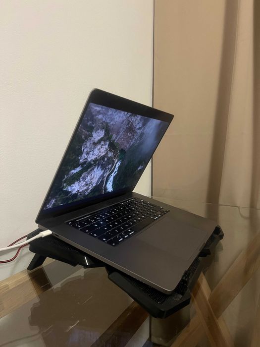 Macbook pro 16 inch 32 GB RAM  Intel Core i9 2,4 GHz 500 Gb SSD