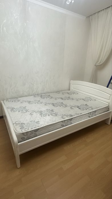 Продаю белую кровать