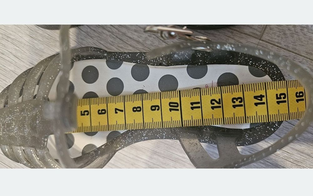 Vând sandale Zara Baby