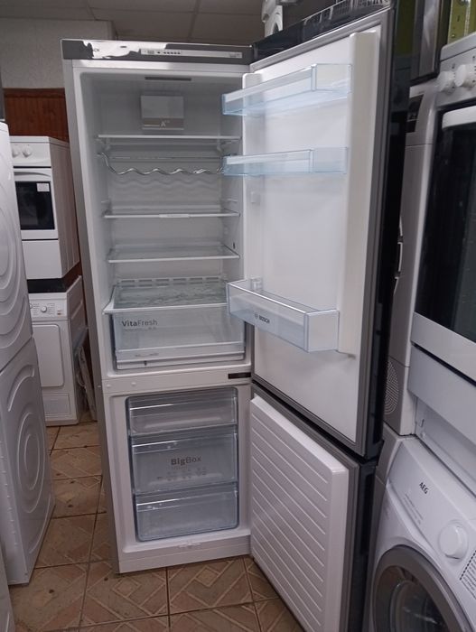 Черен комбиниран хладилник с фризер Бош Bosch с 2 години  ГАРАНЦИЯ!