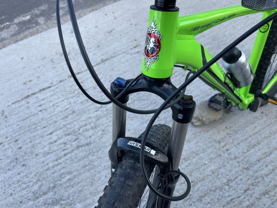 Bicicleta Pegas drumuri grele PRO - ca nou