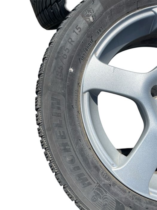 Jante aliaj R15 4x100 cu anvelope de iarna 185 65 R15