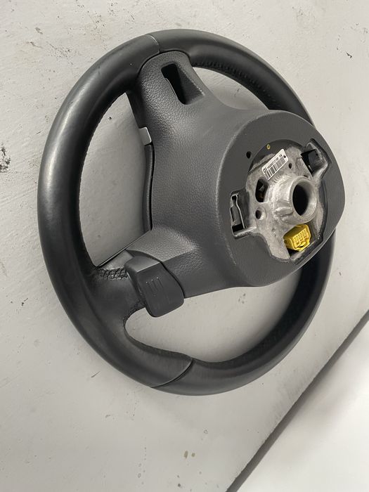 Volan piele cu comenzii si padele vw jetta vw passat b6 b7 cc tiguan golf5 golf6 etc