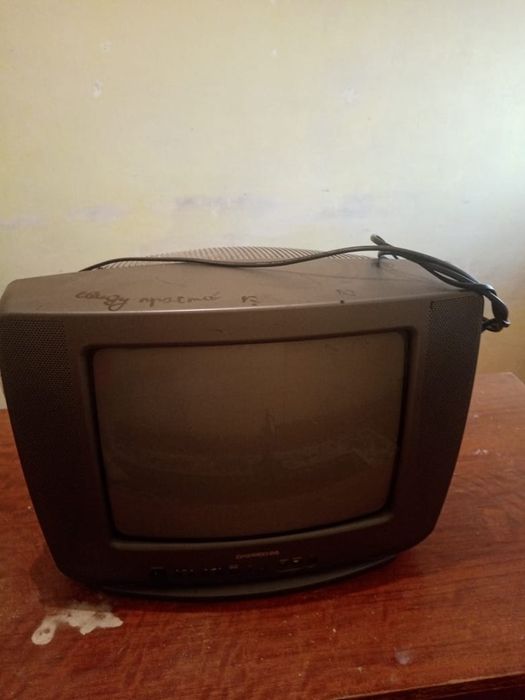 продам телевизор
