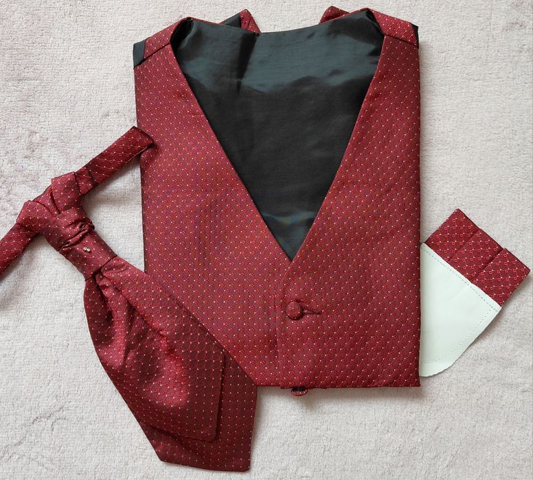 Vestă, cravată şi accesoriu pt buzunar M