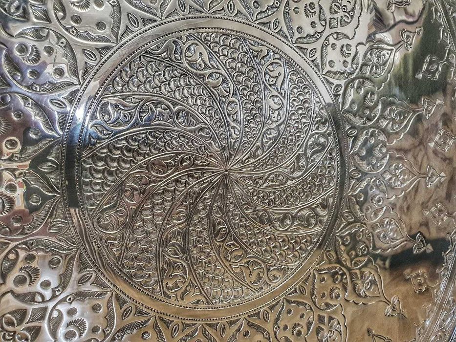 Чеканный поднос кандакори мельхиор