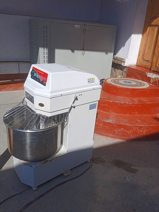 Срочно продаю печку и мишалка для теста 25 кг