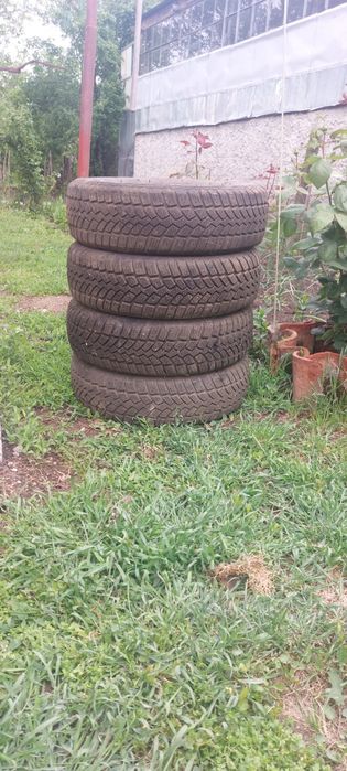 Гуми те са М+S едни те са 15ки едни те са 13ки