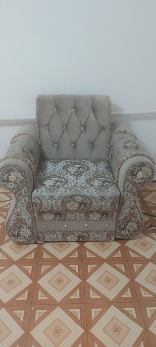 Диван с двумя креслом