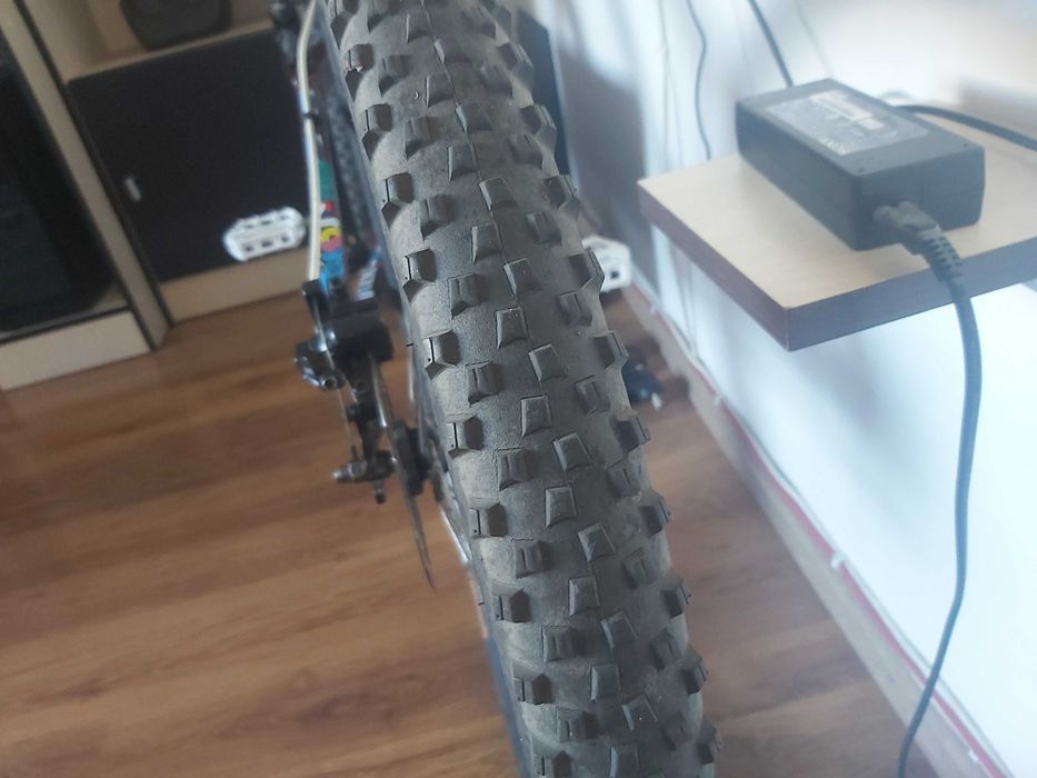 Bicicletă Dirt Jump 26" Custom Proiect pe Piese – Componente Top, Pregătită de Dat