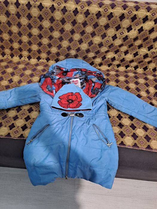 Продам детские куртки на девочку 7-10 лет