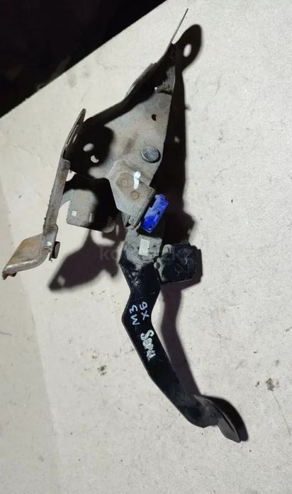 Педаль сцепления Мазда 3 Mazda