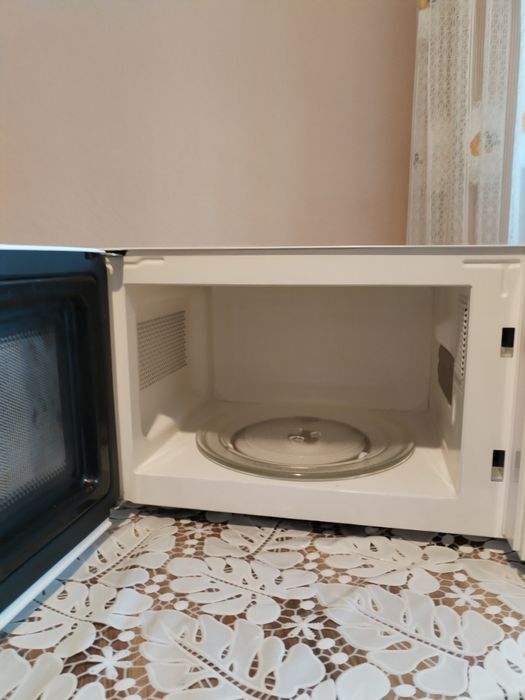 Продавам Микровълнова фурна