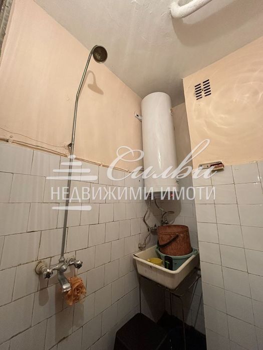 Дава се под наем Тристаен апартамент в Шумен, 2-ри корпус - 100 кв.м за 306 € - Снимка #11