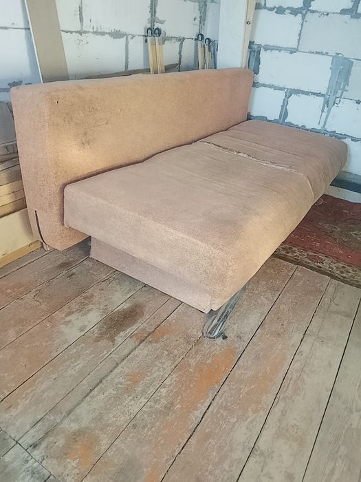Продам диван на пружинном блоке